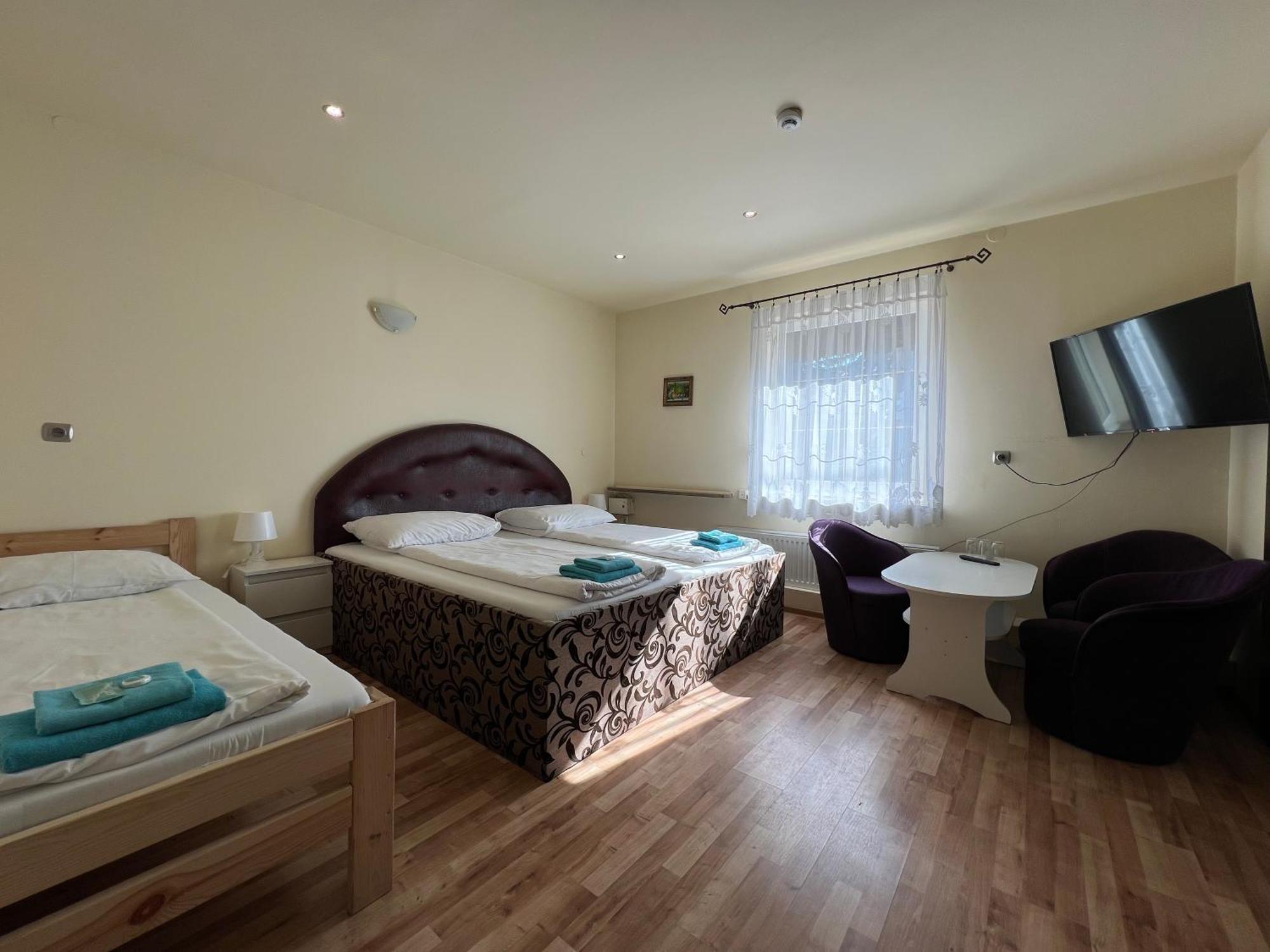 Hostel Etna - -noclegi Rzeszow