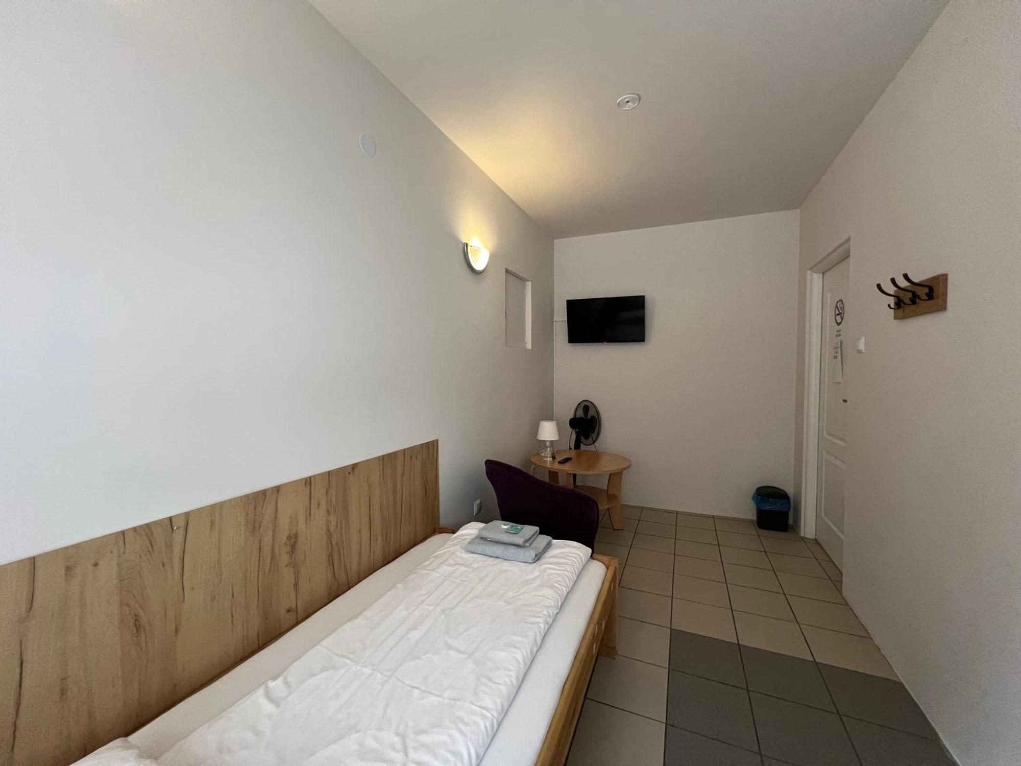 Etna - -noclegi Hostel Rzeszow